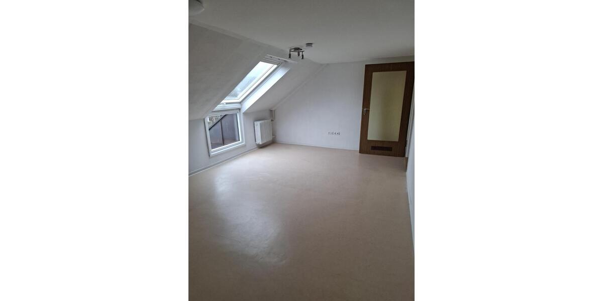 Dachgeschoßwohnung Würzburg Dürrbachau - 3 Zimmer, 80 m&sup2;, 930&euro; | Angebot:25305076