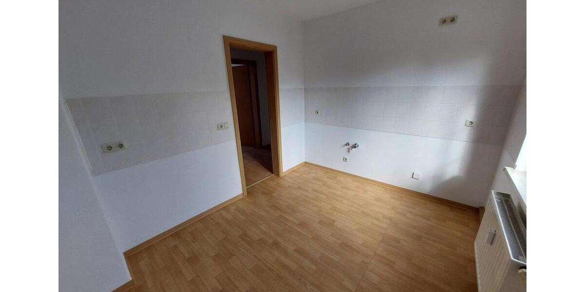 Dachgeschoßwohnung Döbeln - 2.5 Zimmer, 59 m&sup2;, 330&euro; | Angebot:25540933