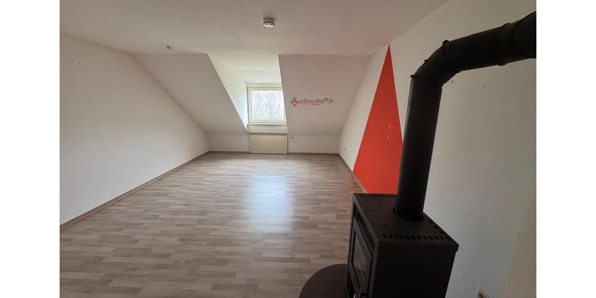 Dachgeschoßwohnung Ebern - 3 Zimmer, 80 m&sup2;, 500&euro; | Angebot:24946649