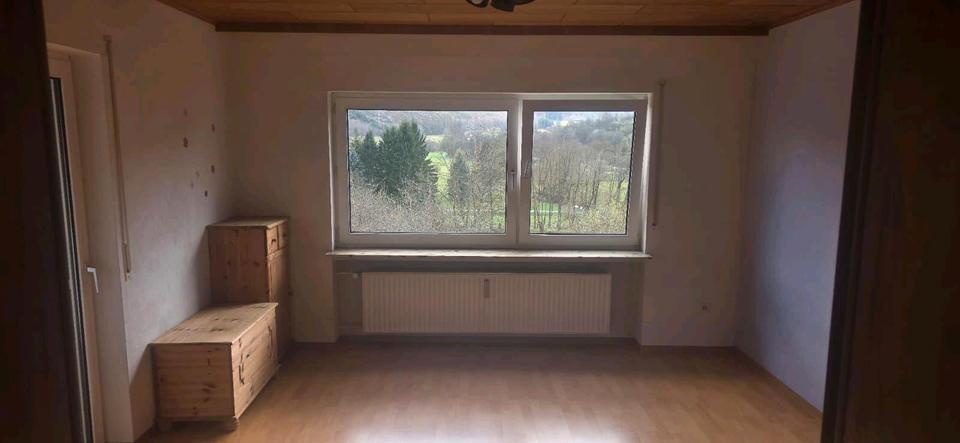 Etagenwohnung Breidenbach - 3 Zimmer, 98 m&sup2;, 1.100&euro; | Angebot:26073207