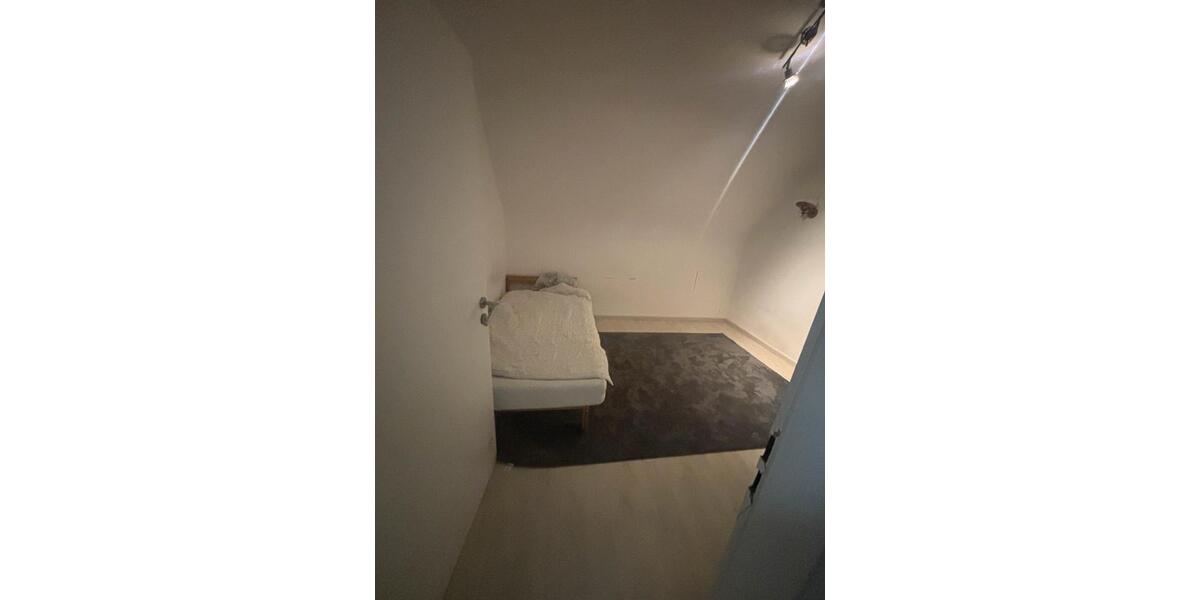 Dachgeschoßwohnung Leinfelden-Echterdingen Echterdingen - 1 Zimmer, 12 m&sup2;, 400&euro; | Angebot:26238392