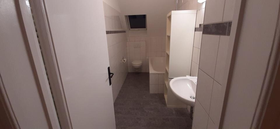 Dachgeschoßwohnung Bad Wildungen - 4 Zimmer, 78 m&sup2;, 624&euro; | Angebot:24548200