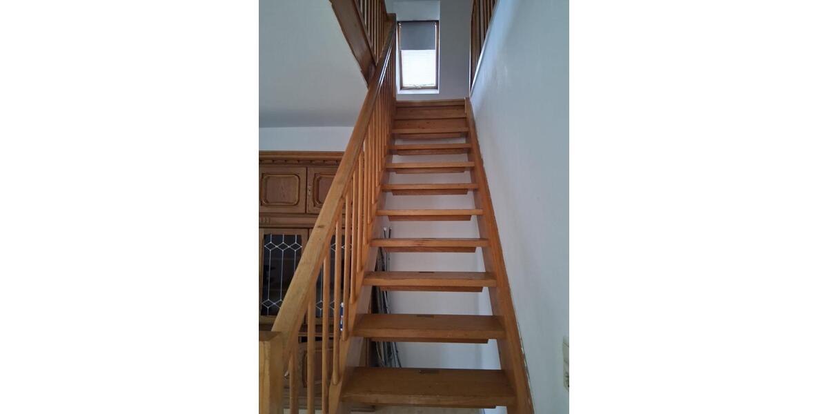 Schöne 4 Zimmer DG-Wohnung zur Miete zimmer