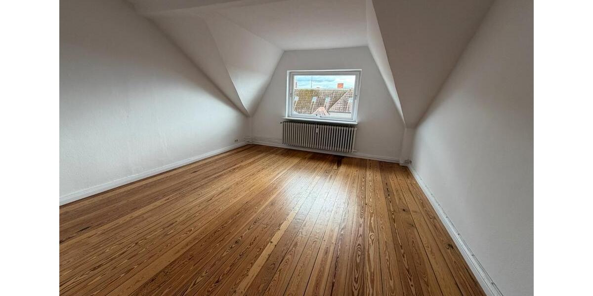 Dachgeschoßwohnung Kiel - 4 Zimmer, 127 m&sup2;, 1.490&euro; | Angebot:26625648