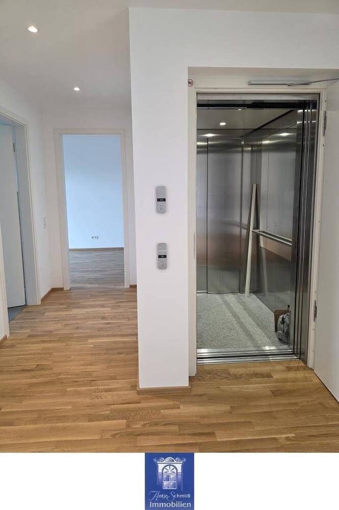 Dem Himmel sehr nah...Wunderschönes Wohnen mit Dachterrasse! Herrlichem Blick über die Stadt!