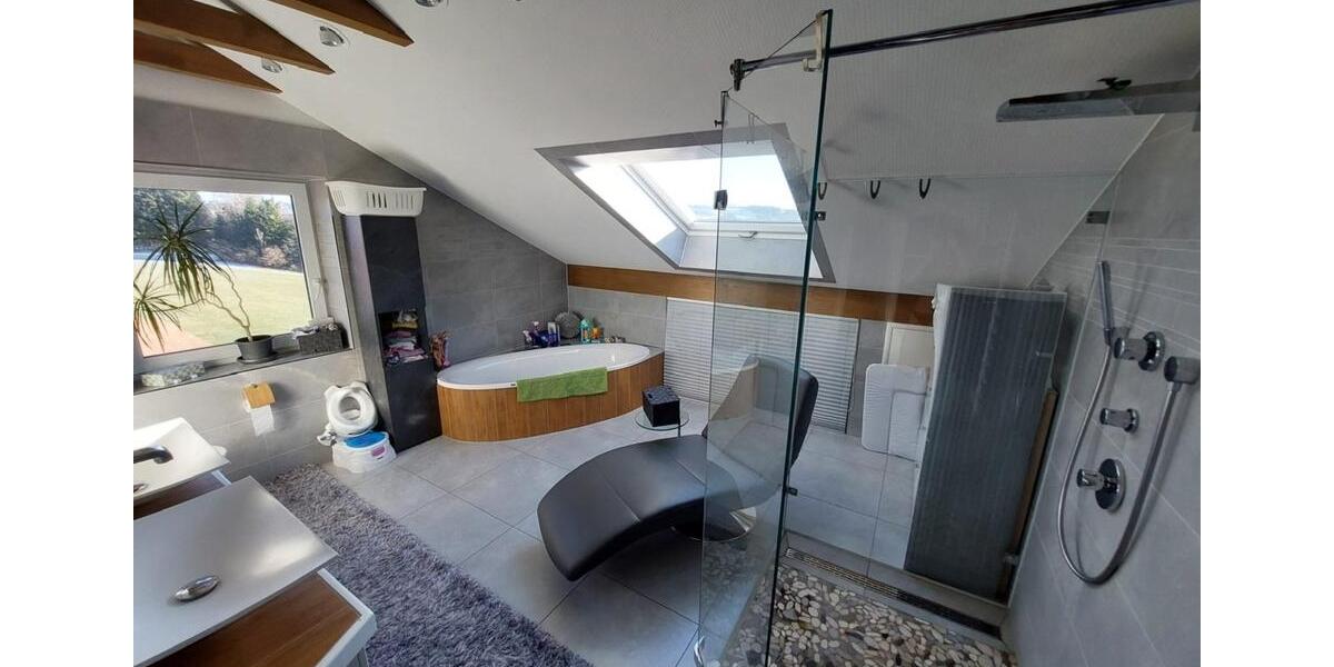 Dachgeschoßwohnung Sulzberg - 3 Zimmer, 85 m&sup2;, 1.400&euro; | Angebot:24393028