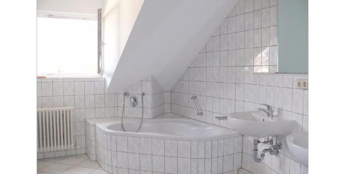 Dachgeschoßwohnung Rottweil - 4 Zimmer, 130 m&sup2;, 1.200&euro; | Angebot:26443361
