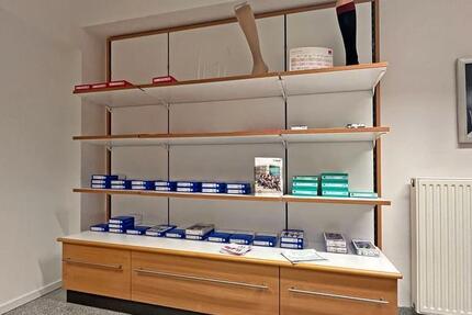 Immobilien Richter: Moderne Gewerbefläche in Toplage in Grevenbroich. Sanitätshaus direkt an der Fußgängerzone zimmer