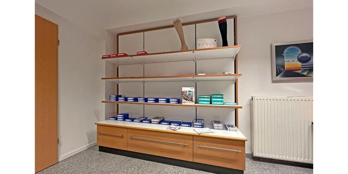 Immobilien Richter: Moderne Gewerbefläche in Toplage in Grevenbroich. Sanitätshaus direkt an der Fußgängerzone zimmer