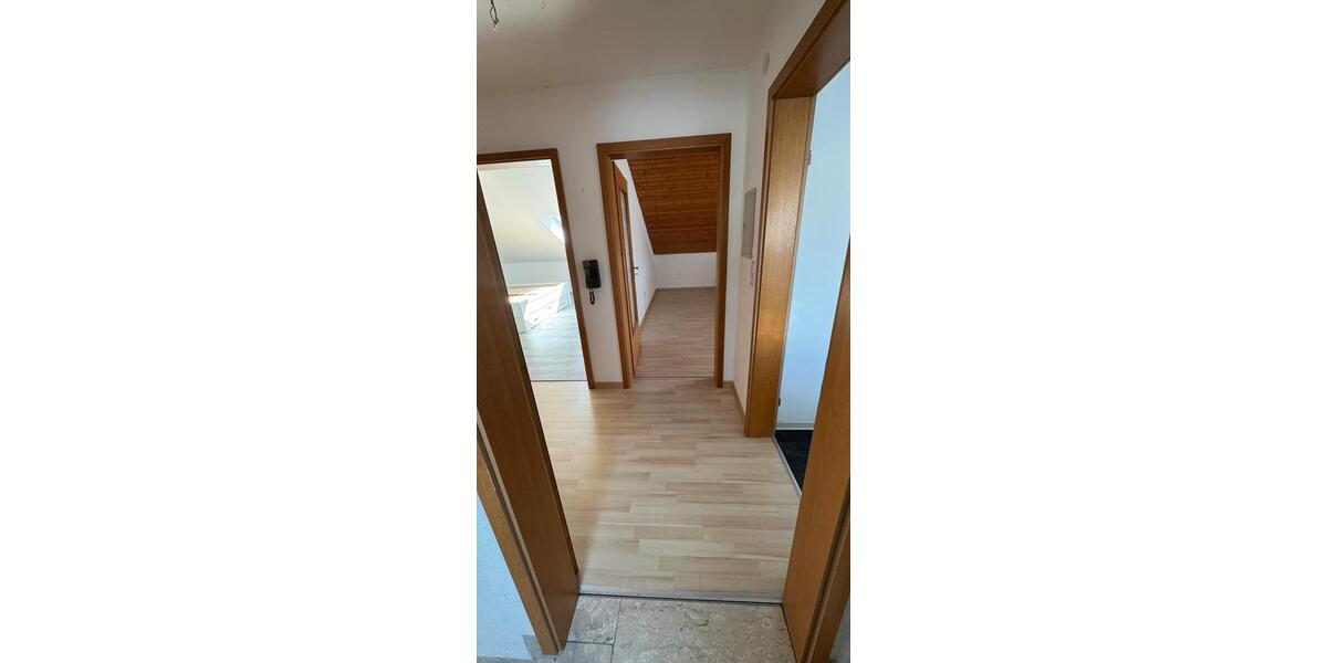Dachgeschoßwohnung Würzburg Dürrbachau - 3 Zimmer, 70 m&sup2;, 690&euro; | Angebot:26113371