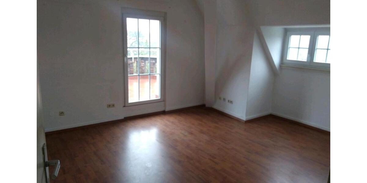 Dachgeschoßwohnung Darmstadt Eberstadt - 4 Zimmer, 115 m&sup2;, 2.350&euro; | Angebot:24752028