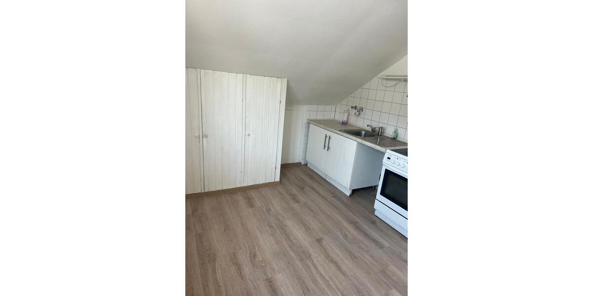 Dachgeschoßwohnung Leonberg - 4 Zimmer, 80 m&sup2;, 1.650&euro; | Angebot:26519368