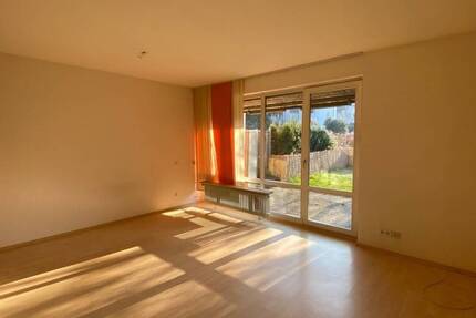 Gepflegtes Reihenhaus, stadtnah mit Garten und eigener Garage