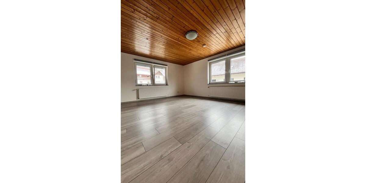 Etagenwohnung Rickenbach - 4 Zimmer, 100 m&sup2;, 900&euro; | Angebot:25993662