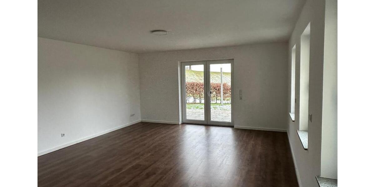 Großzügige 5-Zimmer Wohnung mit eigener Terrasse und Garten 5 zimmer