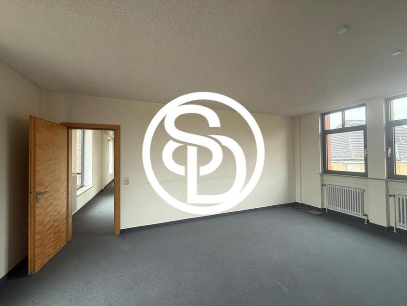 Gewerbeflächen in zentraler Lage in Selb – Gesamtfläche ca. 230 m² im 2. Obergeschoss – barrierefrei mit Aufzug – Tiefgarage - gute Erreichbarkeit