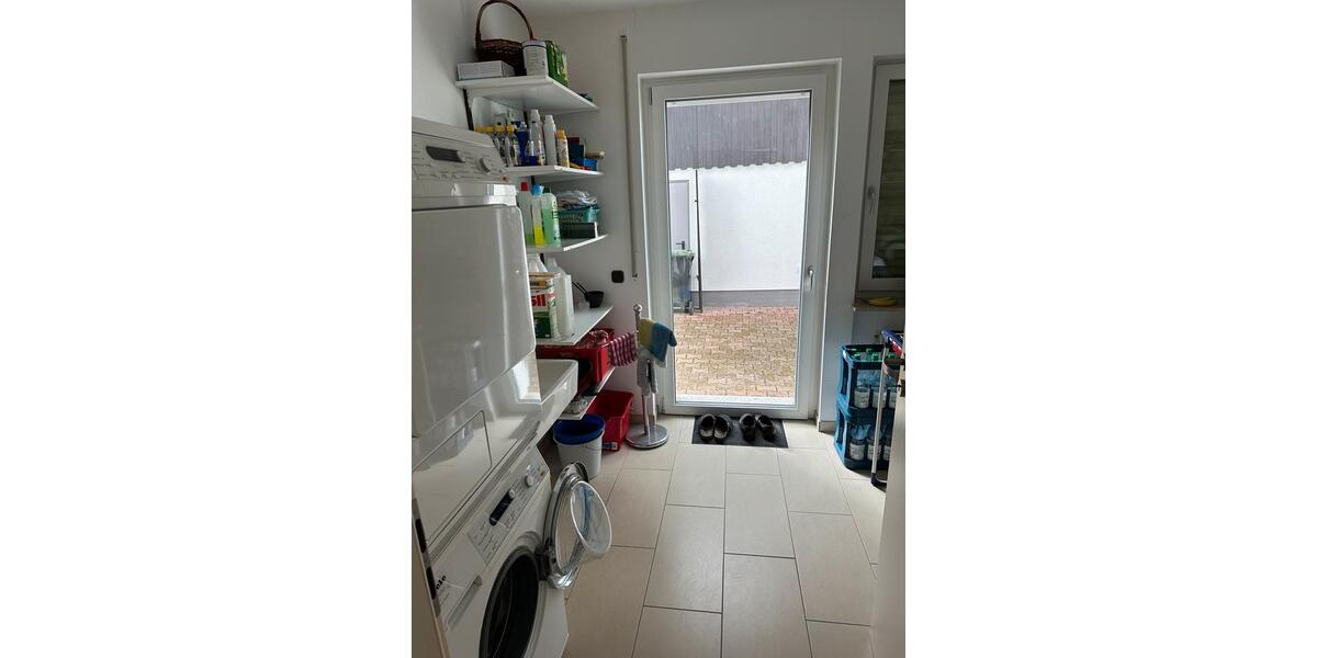 Erdgeschoßwohnung Schwalmstadt - 5 Zimmer, 145 m&sup2;, 1.250&euro; | Angebot:25906716