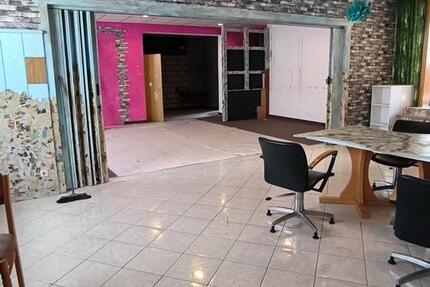 280qm große Renovierungsbedürftige Wohnung zu vermieten 9 zimmer