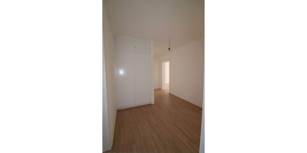 Schöne, sehr helle 4 Zimmer Wohnung in zentraler, ruhige Lage. 4 zimmer