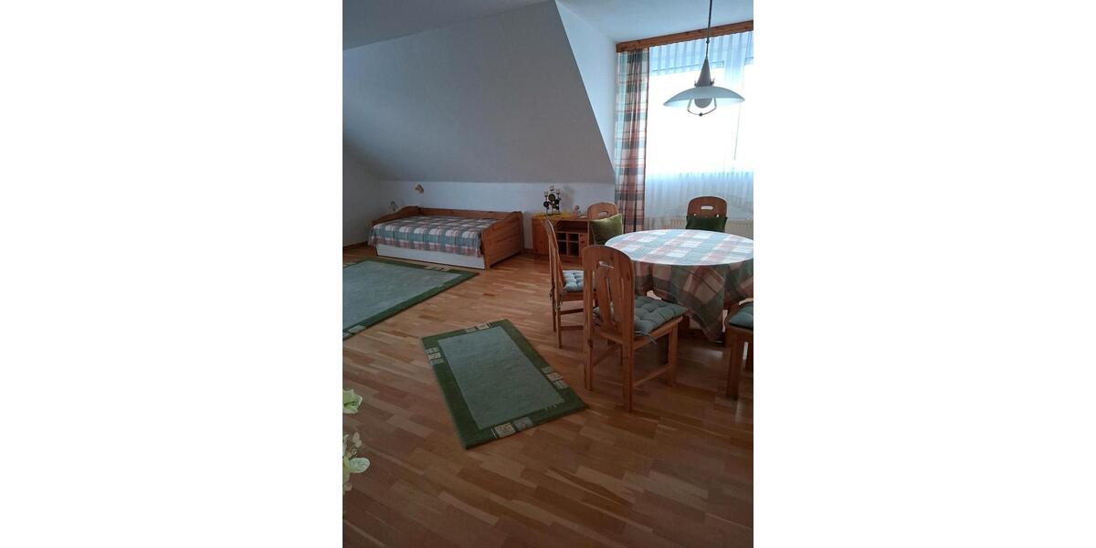 Dachgeschoßwohnung Sarstedt - 3 Zimmer, 86 m&sup2;, 50&euro; | Angebot:24408482