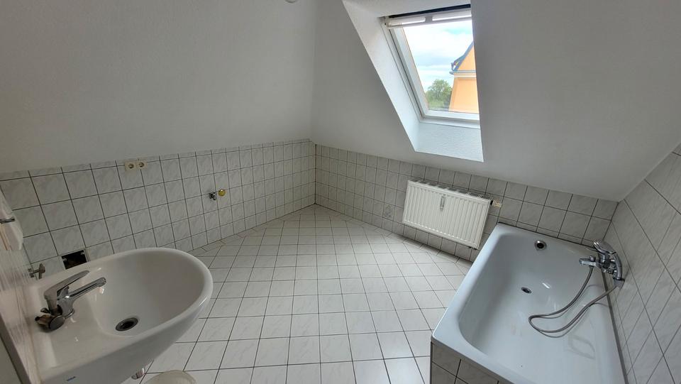 Dachgeschoßwohnung Limbach-Oberfrohna Oberfrohna - 2 Zimmer, 37 m&sup2;, 220&euro; | Angebot:26211120