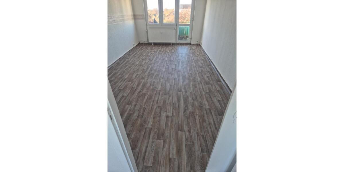 Etagenwohnung Burg Stargard - 3 Zimmer, 60 m&sup2;, 303&euro; | Angebot:25803770