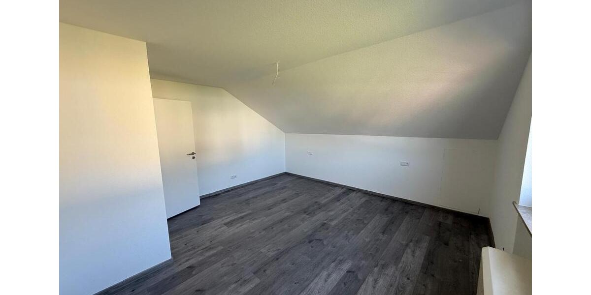 Dachgeschoßwohnung Calw - 3 Zimmer, 67 m&sup2;, 950&euro; | Angebot:26373749