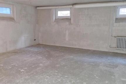 Lagerräume im Keller. Beheizt und trocken, ca 80m2 inkl WC zimmer