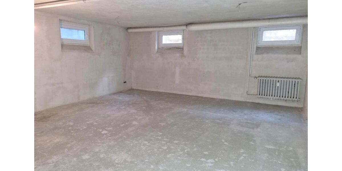 Lagerräume im Keller. Beheizt und trocken, ca 80m2 inkl WC zimmer