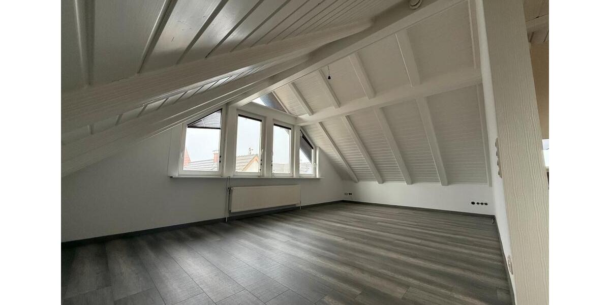 Dachgeschoßwohnung Kehl - 3 Zimmer, 92 m&sup2;, 1.200&euro; | Angebot:24361363
