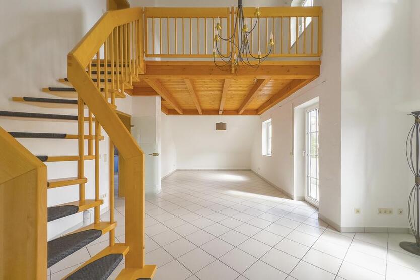 Lichtdurchflutete Maisonette-Wohnung mit gemütlichem Wohnflair
