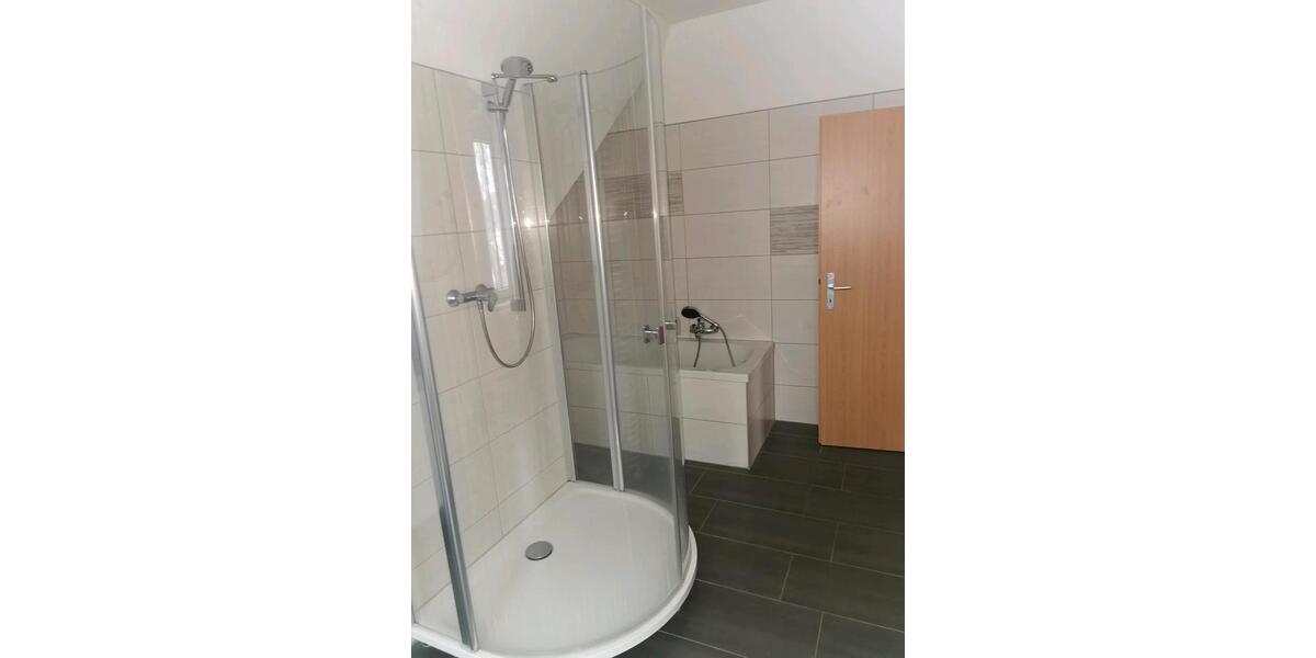 Dachgeschoßwohnung Oberlungwitz - 5 Zimmer, 110 m&sup2;, 550&euro; | Angebot:24384945