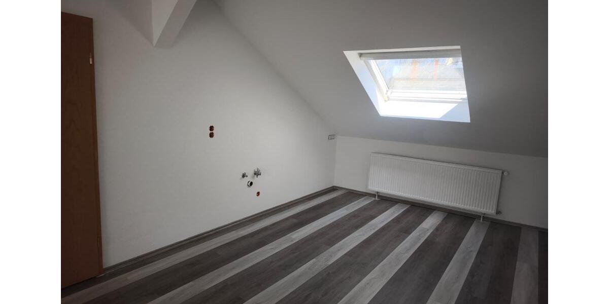 Dachgeschoßwohnung Zwickau - 3 Zimmer, 75 m&sup2;, 500&euro; | Angebot:26705459