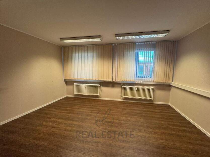 Frisch renovierte Bürofläche im Erdgeschoss in zentraler Lage von Barsbüttel 3 zimmer