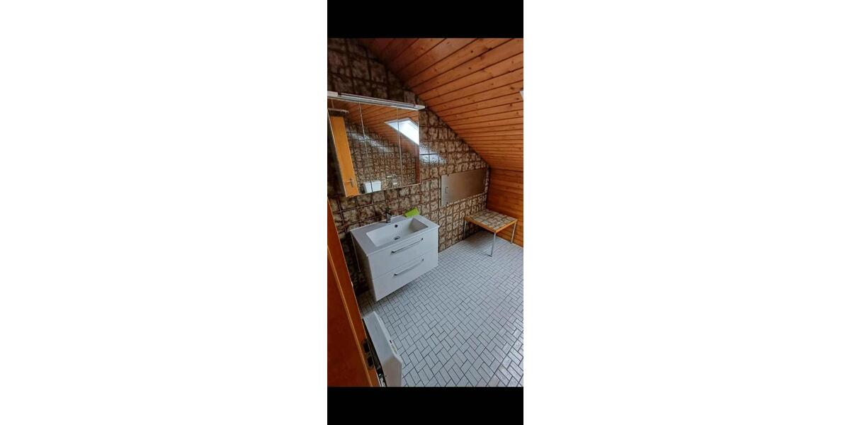 Etagenwohnung Sachsenheim - 5.5 Zimmer, 147 m&sup2;, 1.470&euro; | Angebot:26607087