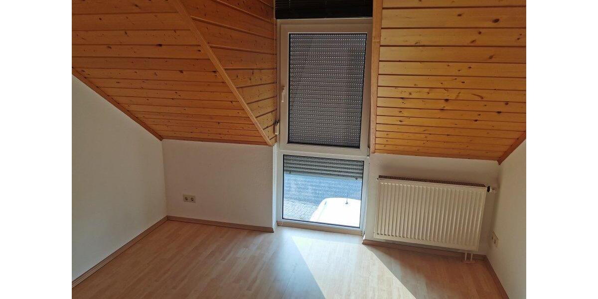 Dachgeschoßwohnung Neuhof - 3 Zimmer, 54 m&sup2;, 450&euro; | Angebot:26259097