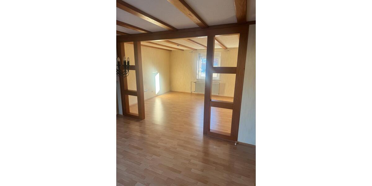 Etagenwohnung Lauterbach (Hessen) - 5 Zimmer, 125 m&sup2;, 1.000&euro; | Angebot:24741841