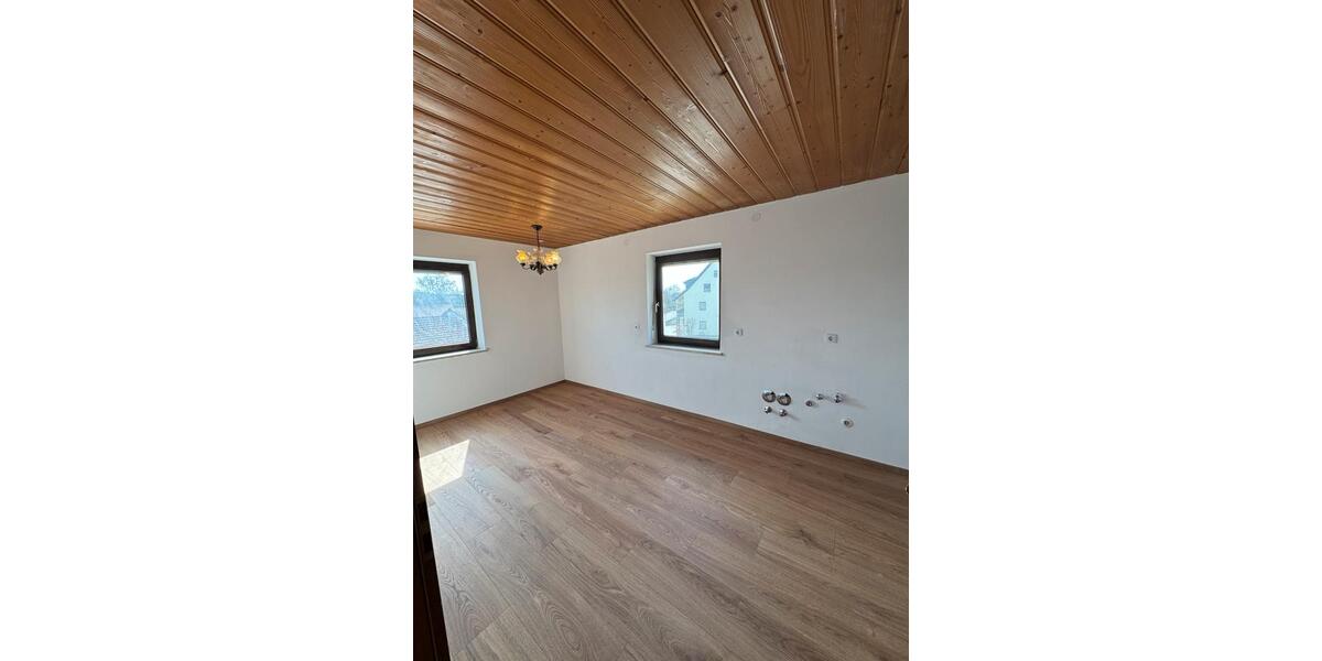 Etagenwohnung Mallersdorf-Pfaffenberg Pfaffenberg - 2.5 Zimmer, 78 m&sup2;, 830&euro; | Angebot:25934660