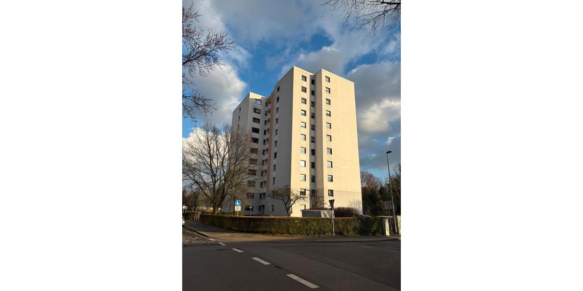 Teilsanierte 93m2 Erdgeschosswohnung mit 3,5 Zimmer 3 zimmer