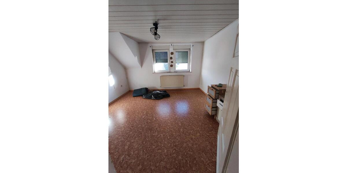 Dachgeschoßwohnung Ramstein-Miesenbach Hütschenhausen - 3 Zimmer, 70 m&sup2;, 790&euro; | Angebot:24474548