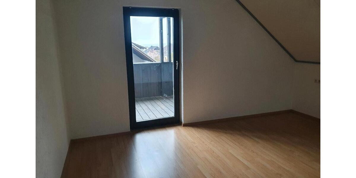 Dachgeschoßwohnung Schnaittenbach - 4 Zimmer, 130 m&sup2;, 1.050&euro; | Angebot:26223709