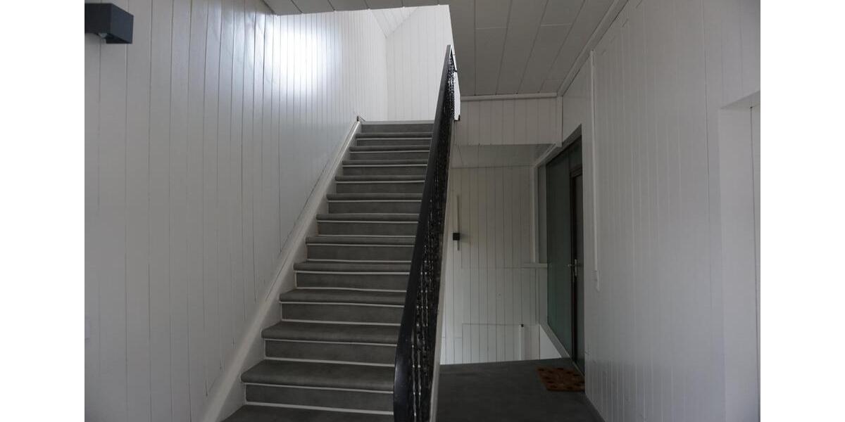 Dachgeschoßwohnung Bad Arolsen - 6 Zimmer, 110 m&sup2;, 825&euro; | Angebot:24867683