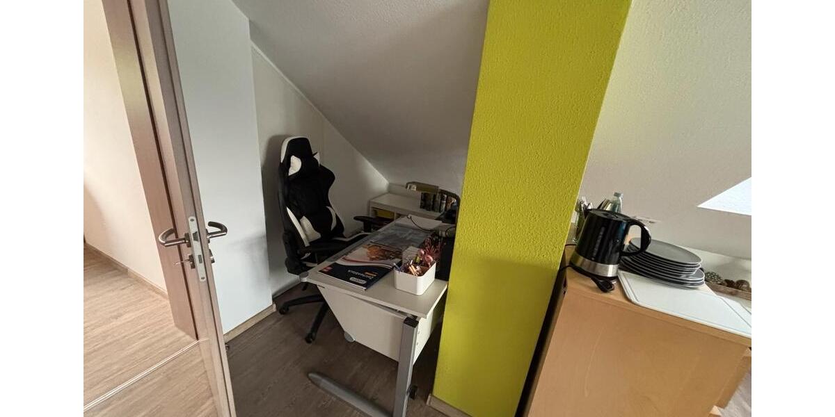 Gemütliches Dachgeschosszimmer Apartment möbliert tageweise 2 zimmer