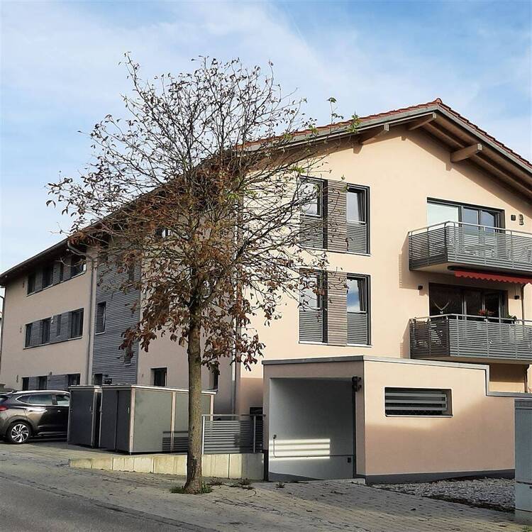 Exkl. neuwertige 3 Zimmer-Wohnung mit Balkon, zwischen Rosenheim & WB (mit 2 x Tiefgarage & Top-Einbauküche)