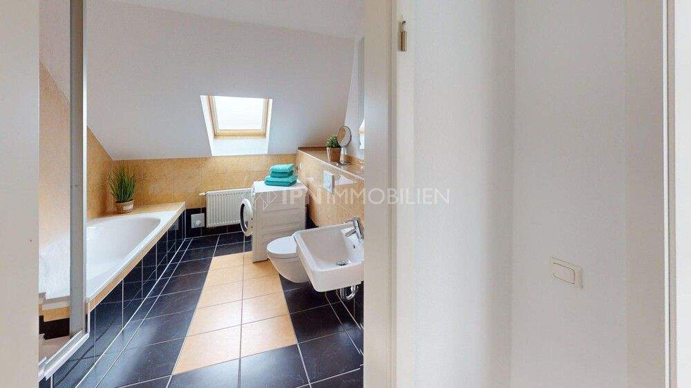 Etagenwohnung Rostock Dierkow-Neu - 2 Zimmer, 105 m&sup2;, 1.155&euro; | Angebot:25837652