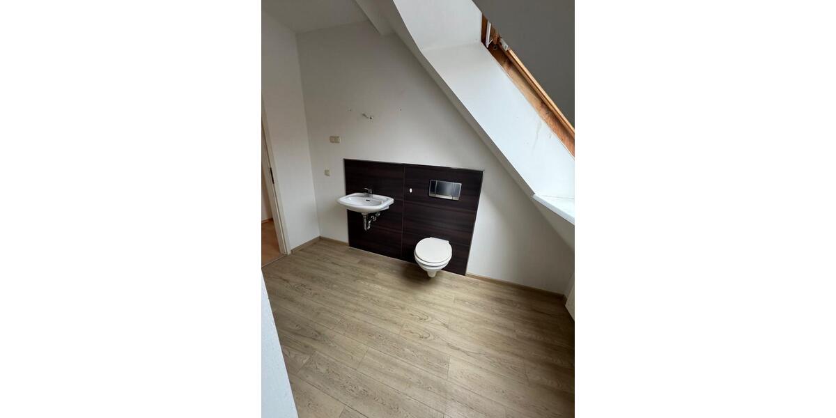 Dachgeschoßwohnung Zeitz - 3 Zimmer, 74 m&sup2;, 444&euro; | Angebot:25345038