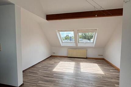 Charmante Dachgeschoßwohnung mit Ausblick über Saarbrücken
