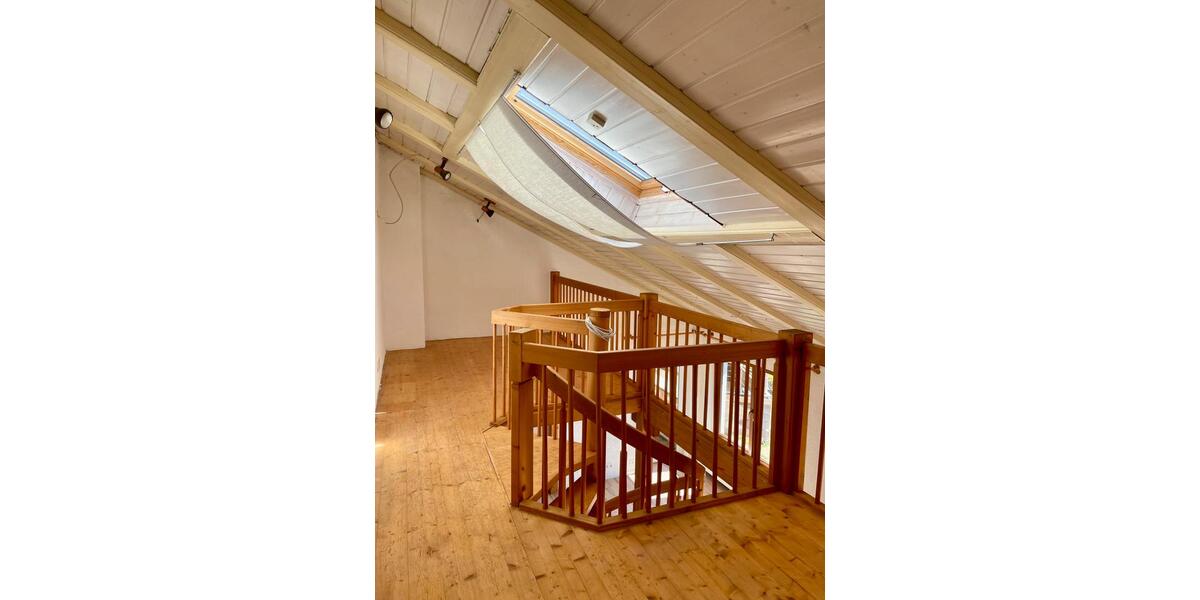 Dachgeschoßwohnung Neustadt bei Coburg - 4 Zimmer, 135 m&sup2;, 895&euro; | Angebot:26705080