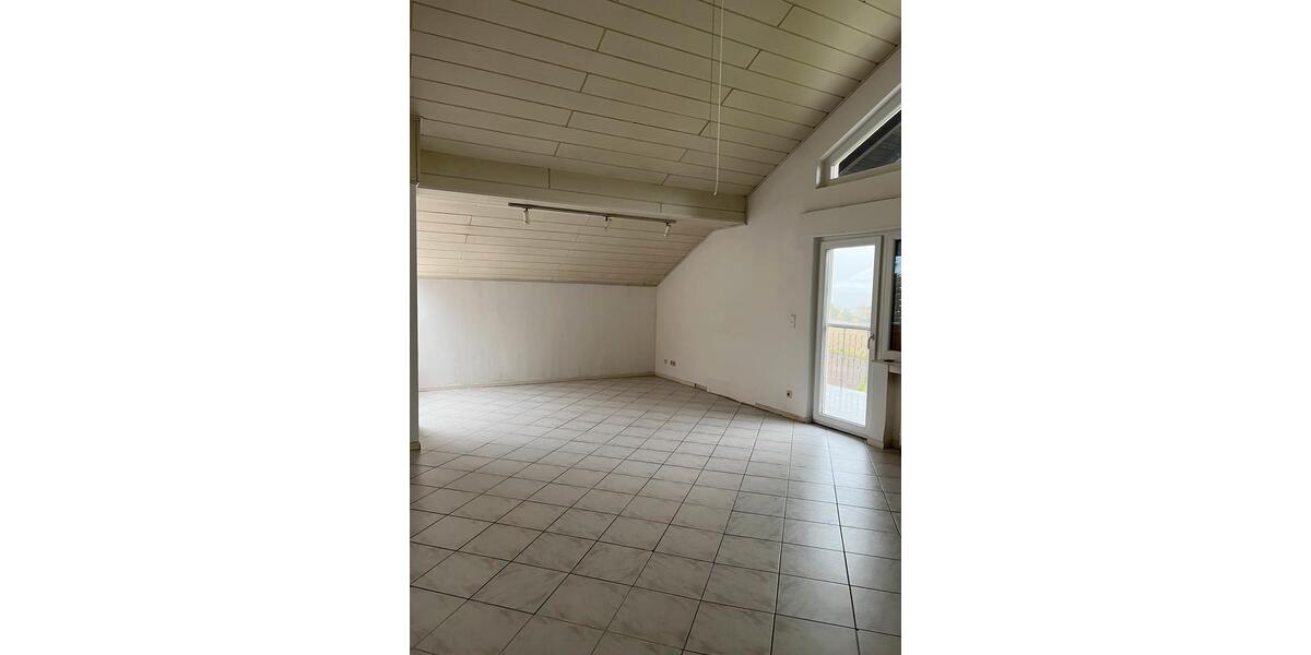 Dachgeschoßwohnung Ranstadt - 3 Zimmer, 100 m&sup2;, 800&euro; | Angebot:26285055