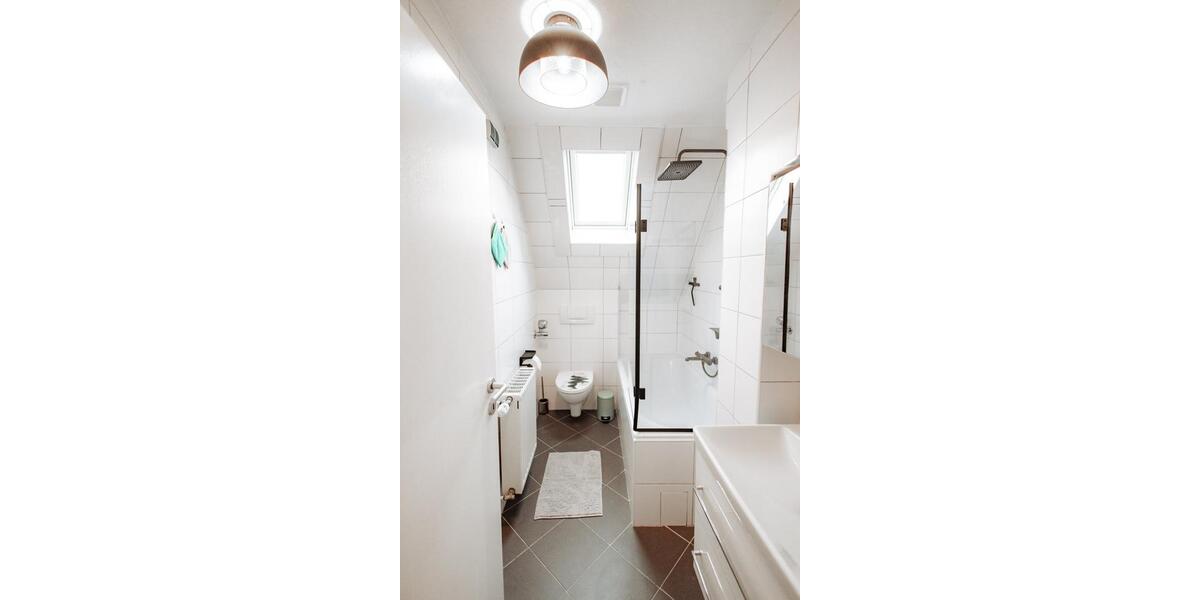 Dachgeschoßwohnung Neuss - 2.5 Zimmer, 67 m&sup2;, 1.150&euro; | Angebot:24693714